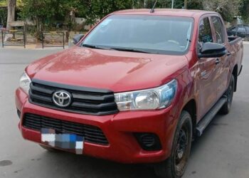 Intentaron escapar en una camioneta robada y fueron detenidos
