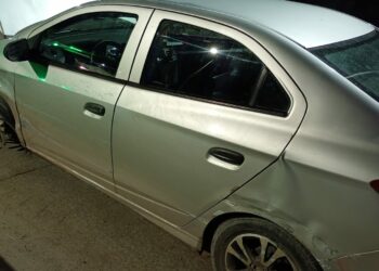 Tres detenidos tras un seguimiento policial que terminó con un auto contra un guardarraíl