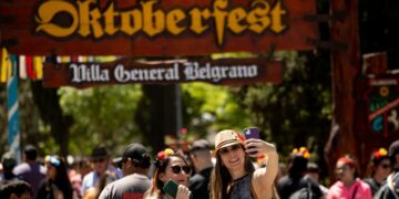 Oktoberfest 2026: buscan voluntarios en Villa General Belgrano y ofrecen alojamiento