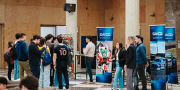 La industria cordobesa abre sus puertas a los jóvenes para mostrarles cómo se produce