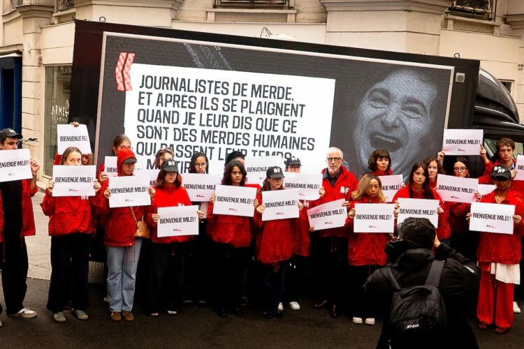 Reporteros Sin Fronteras protestó en París contra los ataques de Milei a la prensa La protesta de Reporteros Sin Fronteras contra Milei en París