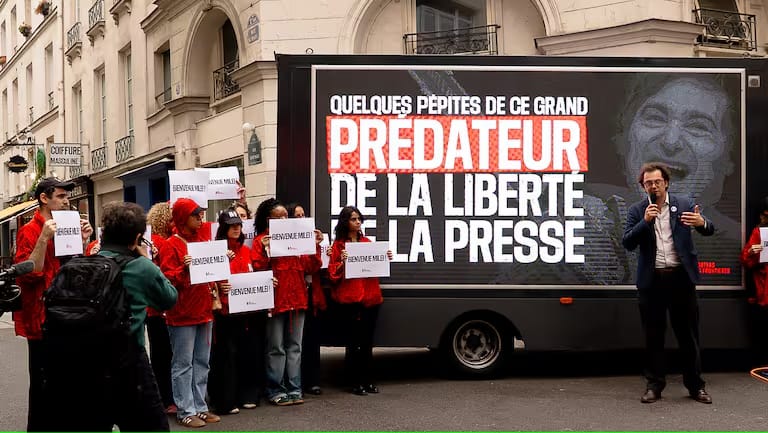 Reporteros Sin Fronteras protestó en París contra los ataques de Milei a la prensa Reporteros Sin Fronteras protestó en París contra los ataques de Milei a la prensa