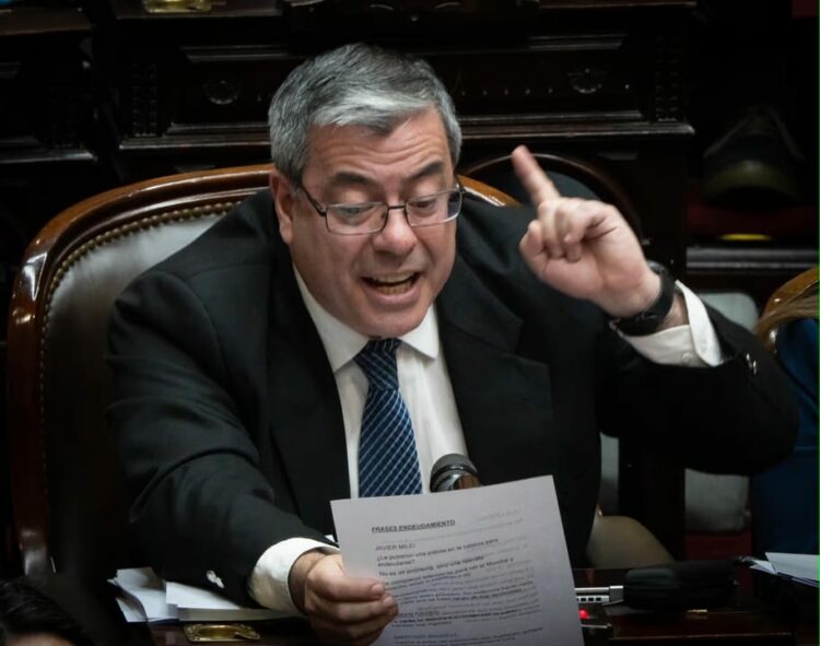 Germán Martínez anunció que Unión por la Patria buscará una sesión especial en Diputados para debatir la derogación del DNU 70/23 tras el fallo de la Corte Suprema.