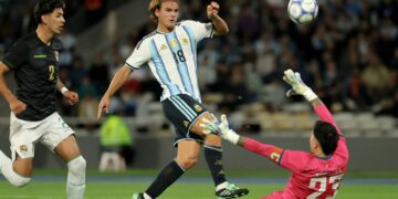 Argentina domina ampliamente y ya le gana por 2 a 0 a Bolivia en el Kempes