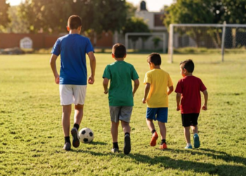 Cuatro hermanos y un mismo deseo: crecer juntos en una familia Los cuatro gozan de buen estado de salud, realizan actividades deportivas y artísticas y comparten una gran pasión por el fútbol.
