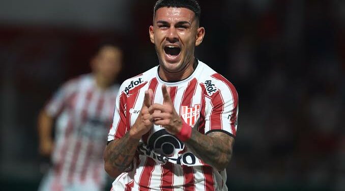Con gol de Cerato, Instituto vence 1 a 0 a Talleres, que juega con diez Con gol de Cerato, Instituto vence 1 a 0 a Talleres, que juega con diez