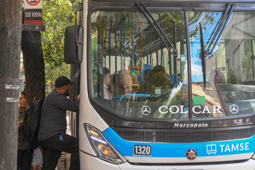 Reordenan las paradas de colectivos sobre Bv. Chacabuco desde este domingo El cambio alcanza a 24 líneas de colectivos.