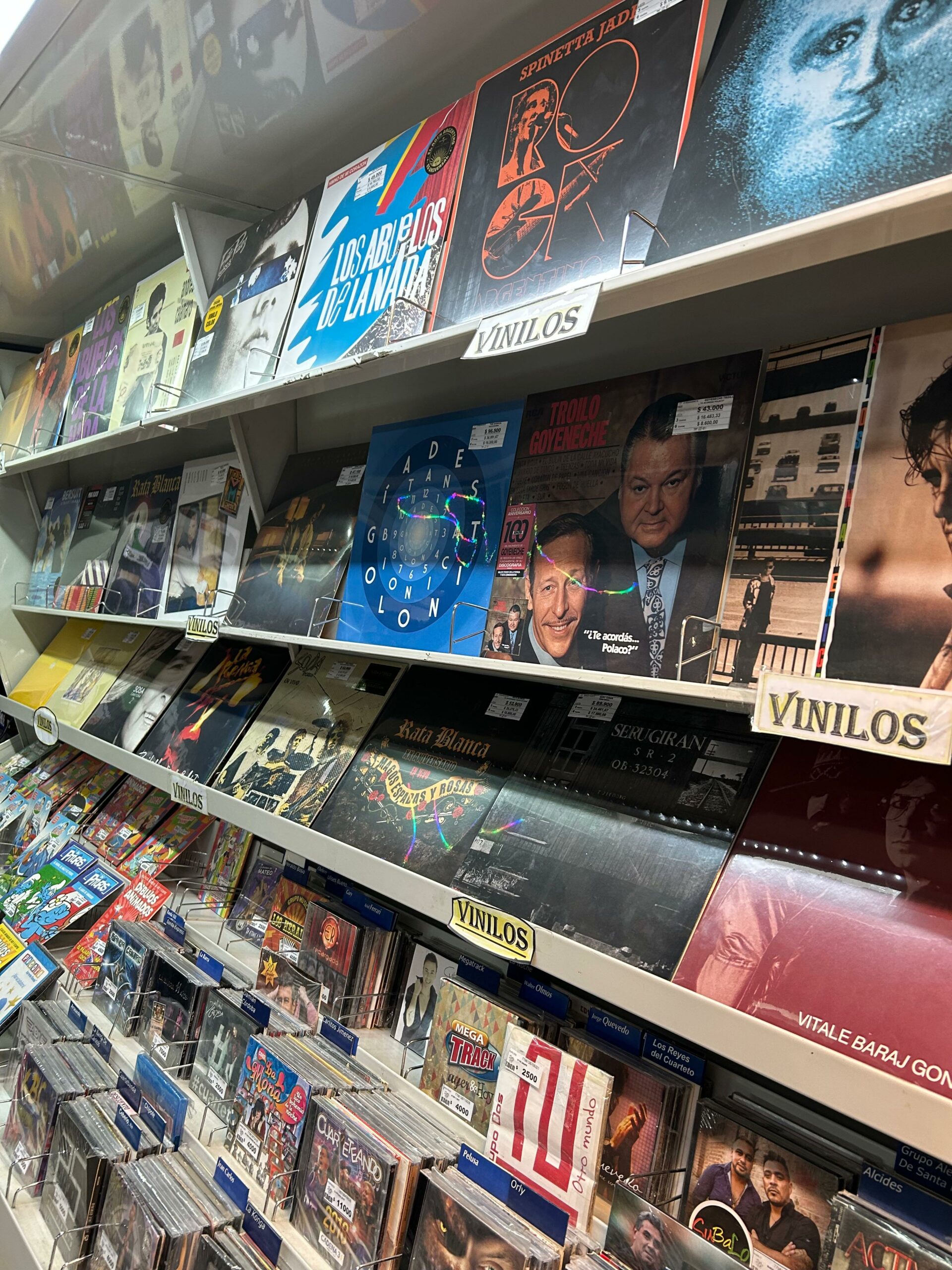 El vinilo volvió a ocupar un lugar central en el local.