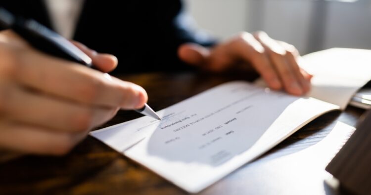 La Justicia de Córdoba ordenó ejecutar un pagaré luego de que una pericia grafocinética confirmara que la firma correspondía al demandado, quien había negado haber suscripto el documento.