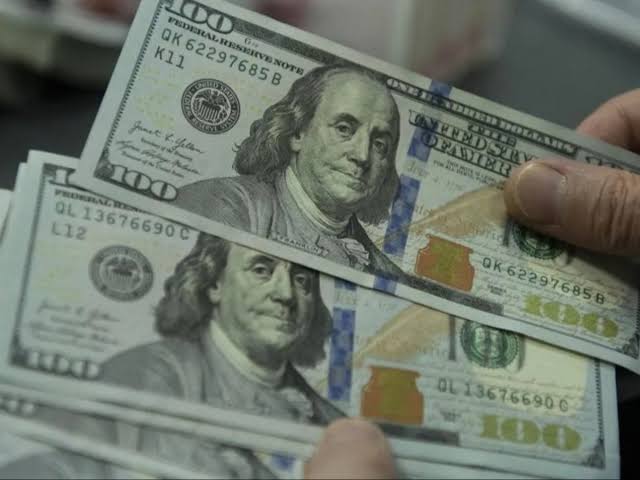 A cuánto abrirá el dólar este lunes 28 de septiembre El dólar oficial abre este lunes 28 de septiembre en el Banco Nación a $1.495 para la compra y $1.545 para la venta, mientras el blue y los dólares financieros mantienen sus últimas cotizaciones.