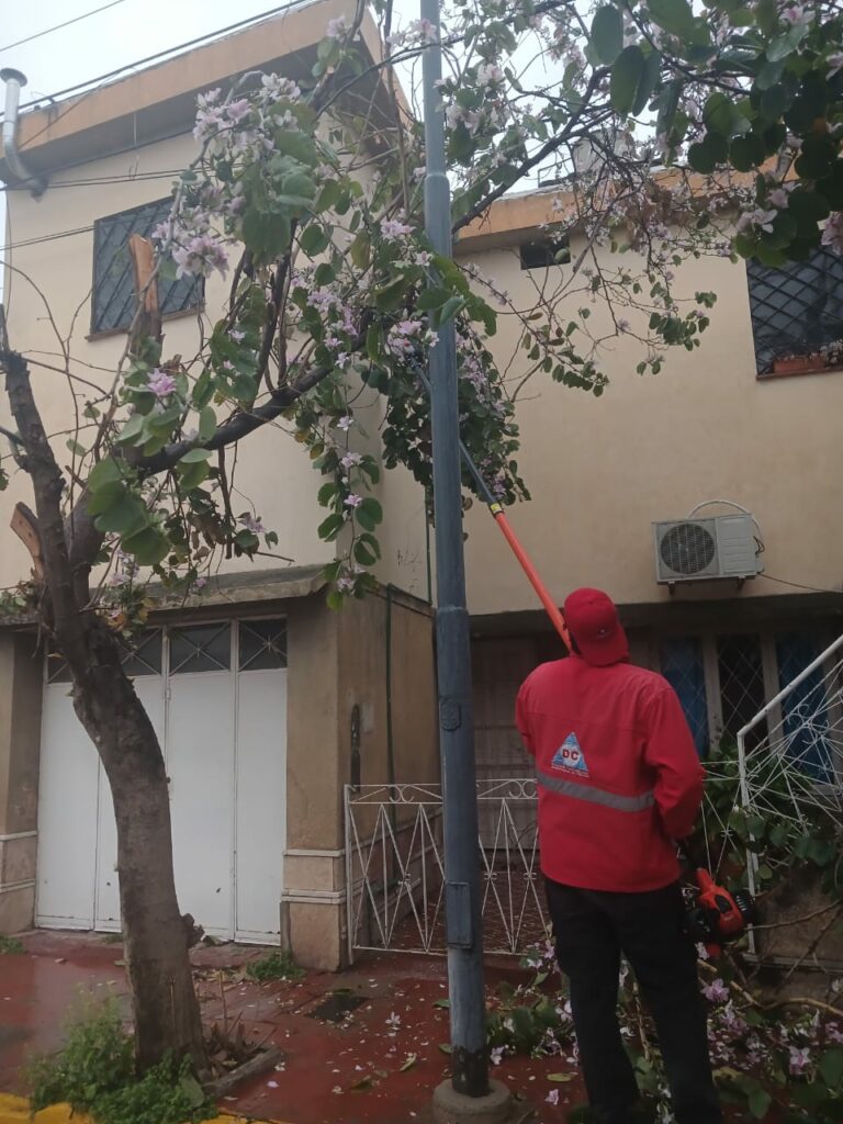 Defensa Civil también intervino por un domicilio anegado y un pedido de asistencia social.
