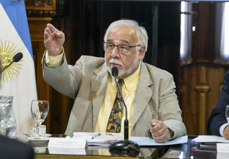 De Milei a la oposición: la despedida de la dirigencia política a Juan Carlos Pagotto El senador Juan Carlos Pagotto en el Congreso.