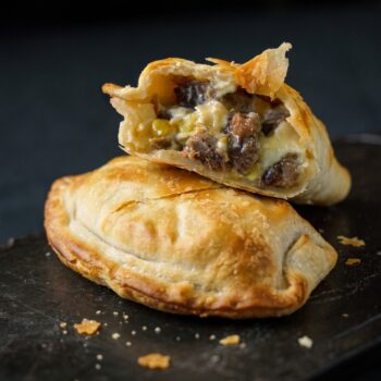 Empanadas altas en proteínas: la nueva apuesta de una cadena cordobesa
