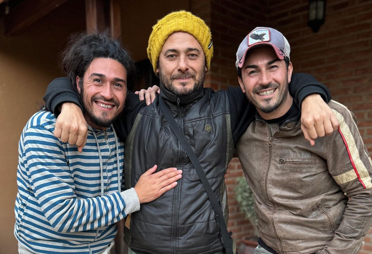 Don Argañaraz estrenó “Bichitos de luz” junto a Raly Barrionuevo Don Argañaraz estrenó “Bichitos de luz” junto a Raly Barrionuevo