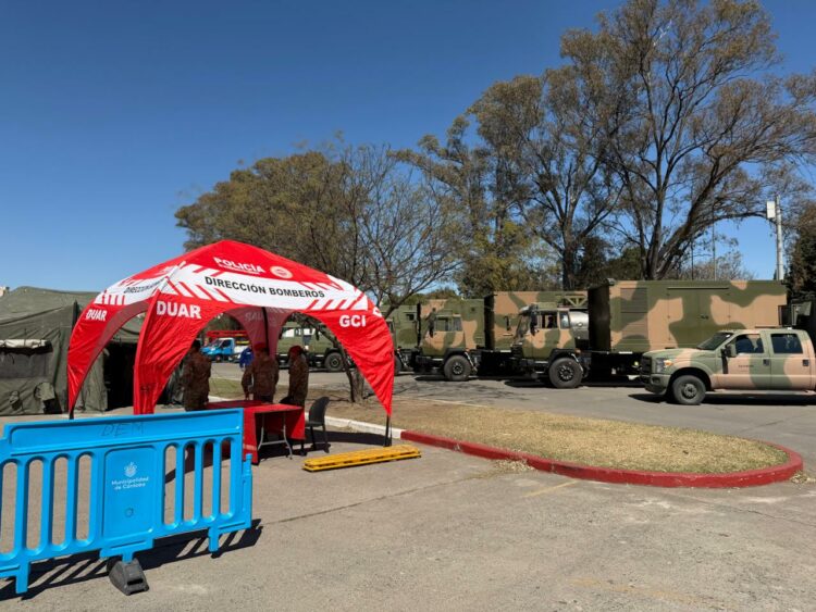 Los equipos trabajan en el territorio durante la simulación.
