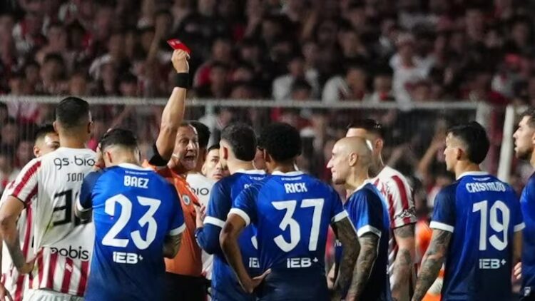 Álvarez Martínez rompió el silencio tras su expulsión ante Instituto: “Me hago responsable” Álvarez Martínez