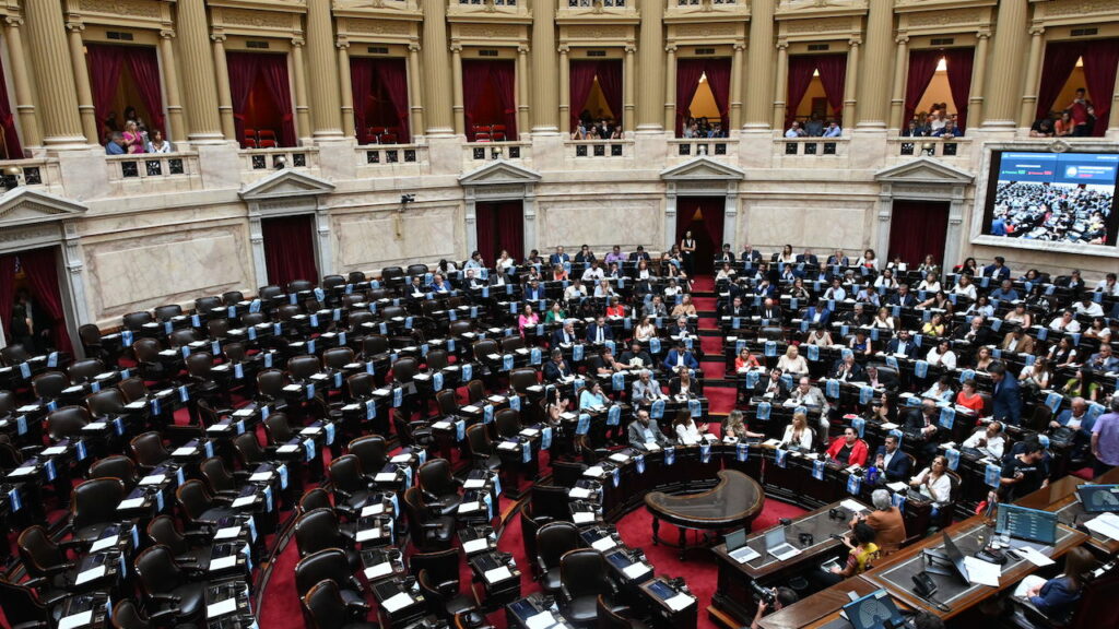 Diputados debate un plan para aliviar el endeudamiento de las familias