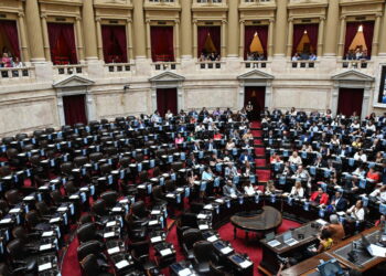 Diputados debate un plan para aliviar el endeudamiento de las familias
