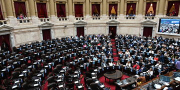 Diputados debate un plan para aliviar el endeudamiento de las familias