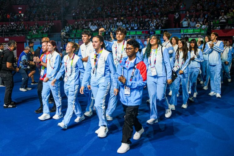 Celebración albiceleste en el podio de los Juegos Suramericanos. Los atletas argentinos cosecharon 32 medallas en una jornada estelar en Santa Fe y mantienen a la delegación en el segundo lugar del medallero continental.