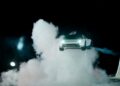 El auto volador está más cerca de ser una realidad: Tesla presentó su Roadster El Tesla Roadster aterrizando durante su presentación.