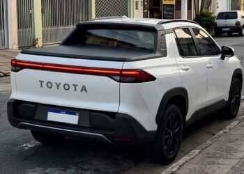 La nueva pick up urbana de Toyota, con base en la Corolla Cross, llegaría en 2027