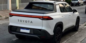 La nueva pick up urbana de Toyota, con base en la Corolla Cross, llegaría en 2027