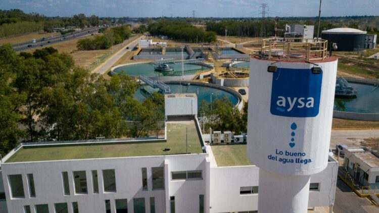 La red de provisión de agua potable y saneamiento del AMBA pasa a manos privadas tras adjudicarse su concesión hasta 2056.