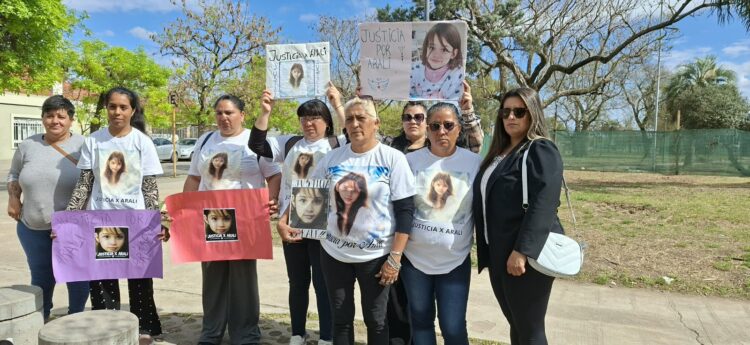 La fiscal de Cámara pidió prisión perpetua para los tres acusados por el crimen de Aralí Vivas, cuyo veredicto se conocerá este jueves en los tribunales de San Francisco.