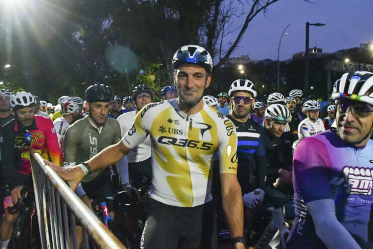 Alrededor de 3.500 ciclistas recorrieron las avenidas y autopistas de la Ciudad de Buenos Aires.