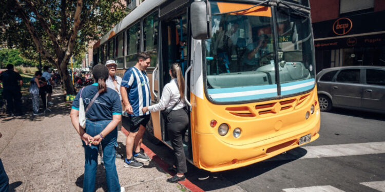 Megaoperativo de ordenamiento para el esperado clásico cordobés Los asistentes podrán ir en colectivos desde Plaza de la Intendencia-Héroes de Malvinas (sobre Cañada) y descenderán en el Parque del Kempes.