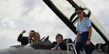 El Gobierno dispuso una compra militar bajo secreto en medio de la tensión por Malvinas El Gobierno dispuso una compra militar bajo secreto en medio de la tensión por Malvinas