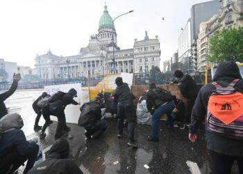 Acusaciones cruzadas por los incidentes en la Marcha Federal Universitaria en CABA