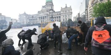 Acusaciones cruzadas por los incidentes en la Marcha Federal Universitaria en CABA