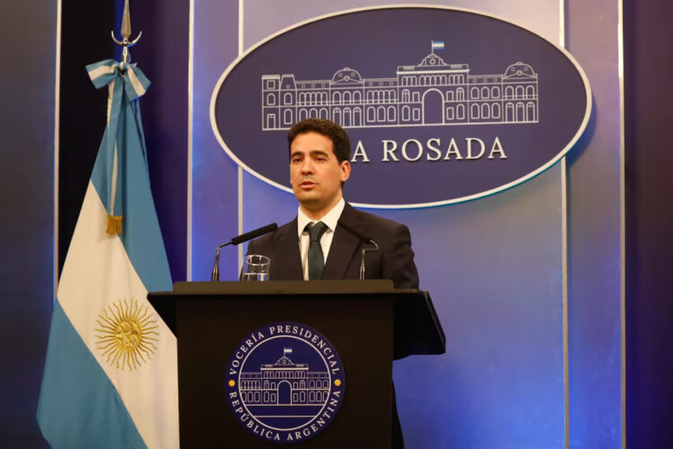 El riesgo país se disparó a 675 puntos y el Gobierno lo atribuyó a la "incertidumbre global" Adrián Ravier aseguró que el Gobierno cuenta con herramientas financieras para afrontar escenarios de inestabilidad.