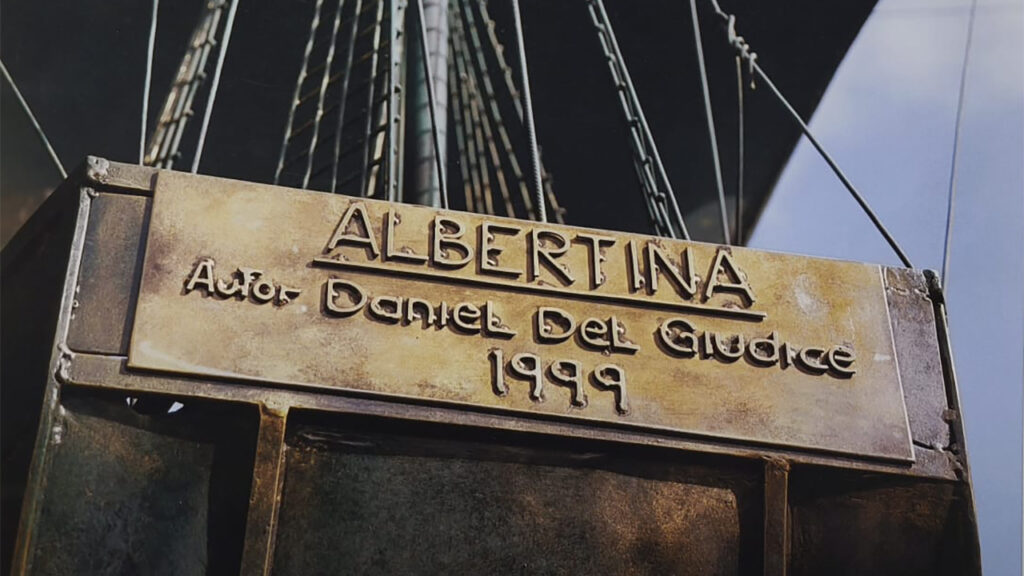 La verdadera historia de «Albertina»: el reclamo de autoría del escultor cordobés Daniel Del Giudice La escultura "Albertina" está exhibida en el centro de la ciudad.