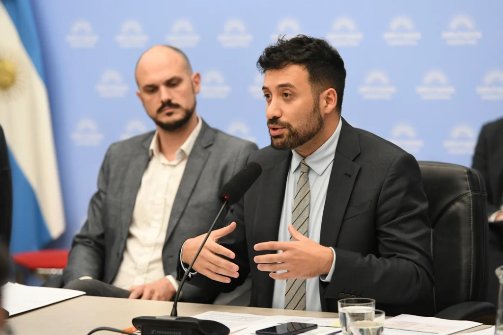 Presupuesto 2027: última ronda de negociaciones por fondos para discapacidad y universidades Alejandro Cacace, secretario de Desregulación.