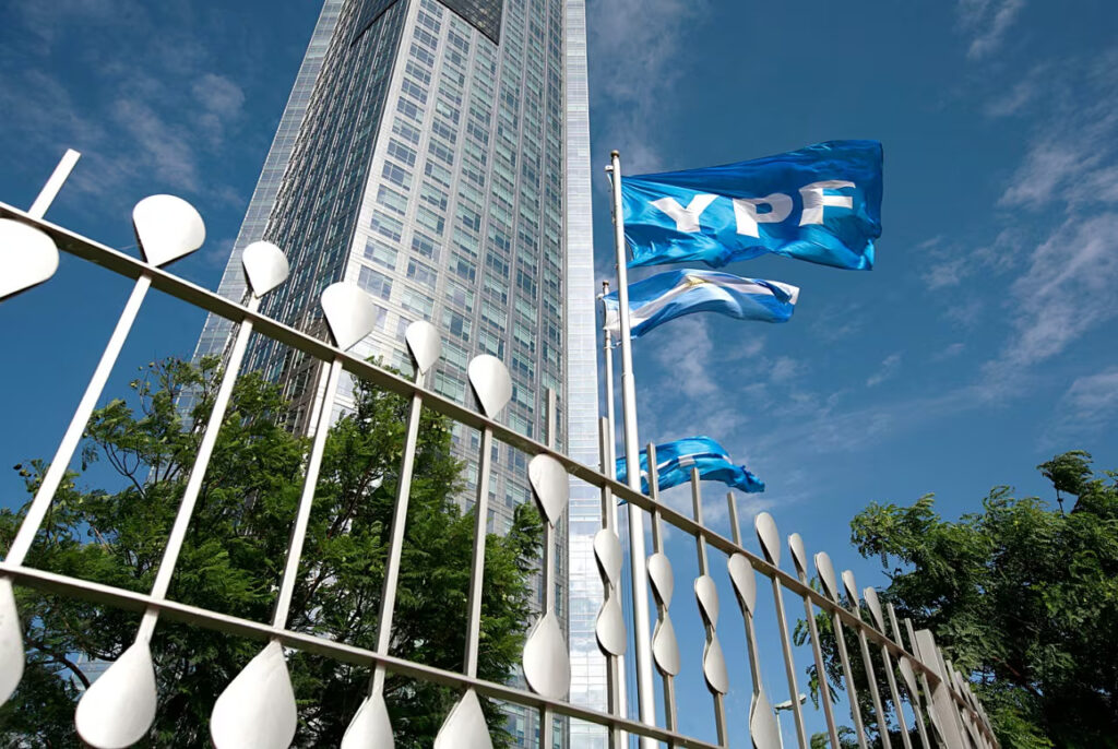 Argentina pidió 30 días más para responder en el juicio por YPF