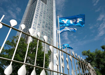 Argentina pidió 30 días más para responder en el juicio por YPF