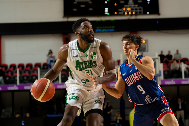 Atenas peleó hasta el final, pero cayó en su estreno frente a Quimsa Atenas peleó hasta el final, pero cayó en su estreno frente a Quimsa