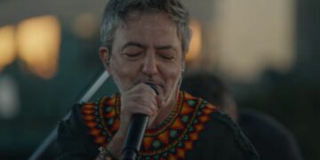 Adrián Dárgelos en el videoclip de MIAU, nuevo corte de difusión de su reciente disco "CUERPOS VOL.1".