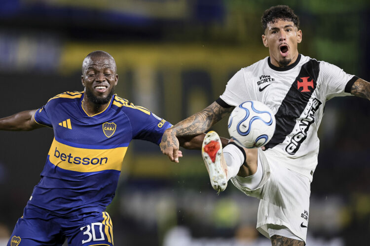 NOTICIAS ARGENTINAS BAIRES, OCTUBRE 13:  Boca pierde como local por 1 a 0 con Vasco Da Gama de Brasil, al final del primer tiempo del partido que disputan esta noche, en La Bombonera, por la ida de las semifinales de la Copa Sudamericana 2026.  El único gol en lo que va de la noche fue convertido por el delantero Adson, con un buen cabezazo a los 24 minutos.”.FOTO NA:@Sudamericana