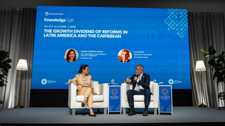 Caputo junto a Susana Cordeiro Guerra.