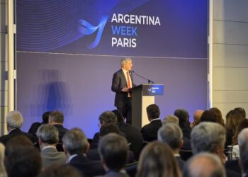 Caputo: “El riesgo está en perder la oportunidad de invertir en Argentina”