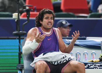 Carlos Alcaraz tropezó en Shanghái y Alexander Zverev se aseguró el N° 1