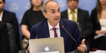 Carlos Torrendell, secretario de Educación.