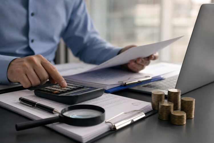 El informe de Fidelitas ubicó el riesgo económico y financiero en niveles elevados, en un contexto de crédito caro y actividad débil.