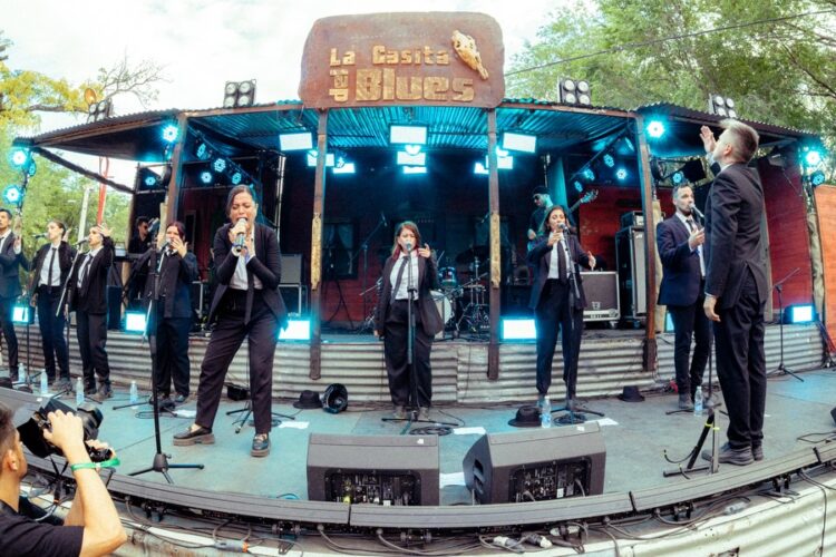 La Casita del Blues cumple 10 años y estrena documental La Casita del Blues durante la última edición del Cosquín Rock, con la participación de Misty Soul Choir y Tango & Roll. Foto: Redes.