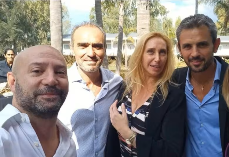 Diego Spagnuolo, con Karina Milei, Lule Menem y Martín Menem.