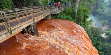 Cerraron la Garganta del Diablo en las Cataratas del Iguazú por la crecida